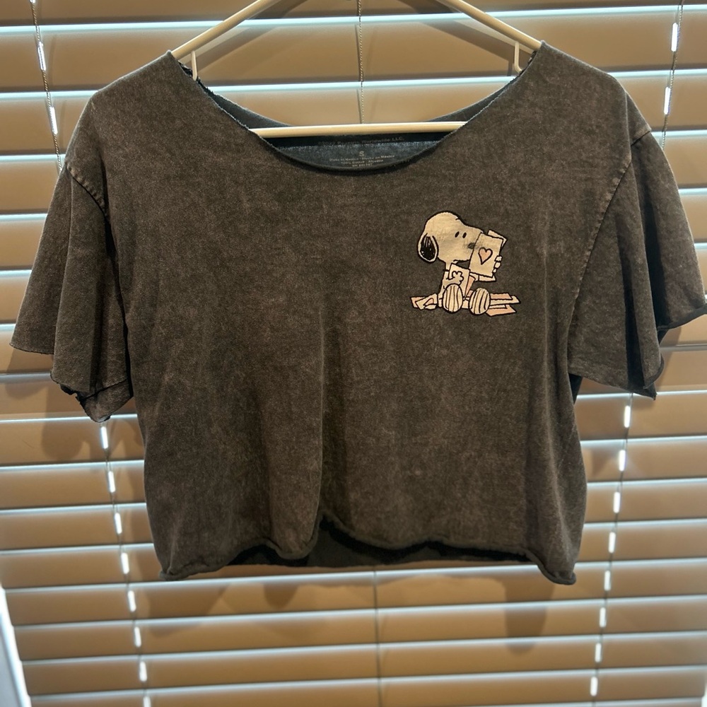 Cute cropped vintage women’s Snoopy, Disney T-shirt limited edition